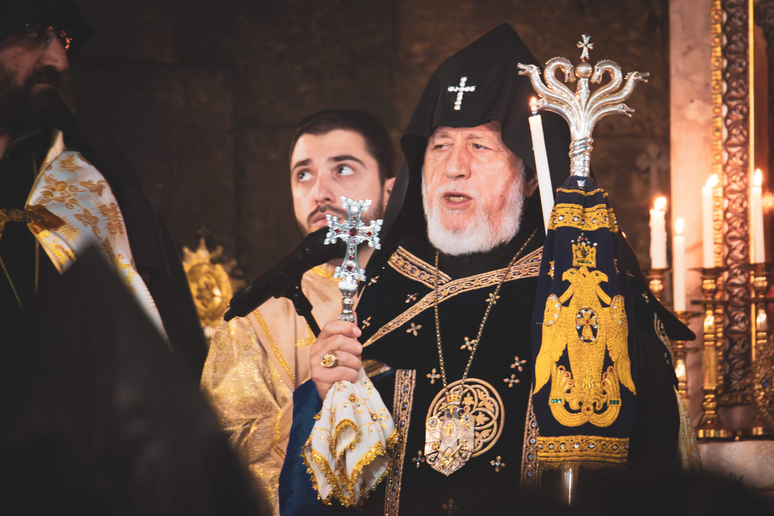 sos-chretiens-orient-armenie-samedi-saint-vigile-pascale-semaine-sainte-cathedrale-armenienne-apostolique-sainte-gayane-etchmiadzine-Patriarche-et-Catholicos-de-tous-les-Armeniens-scaled.jpg