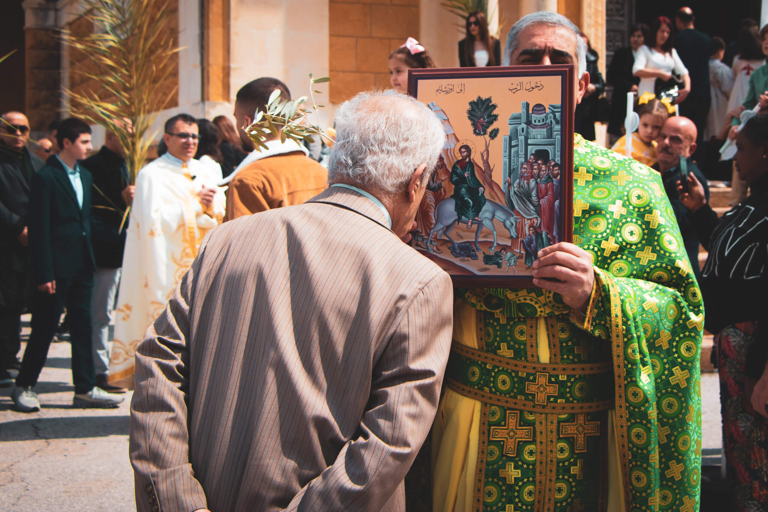 sos-chretiens-orient-liban-fete-des-rameaux-basilique-grecque-melkite-catholique-saint-paul-harissa-chretien-libanais-et-recteur-scaled.jpg