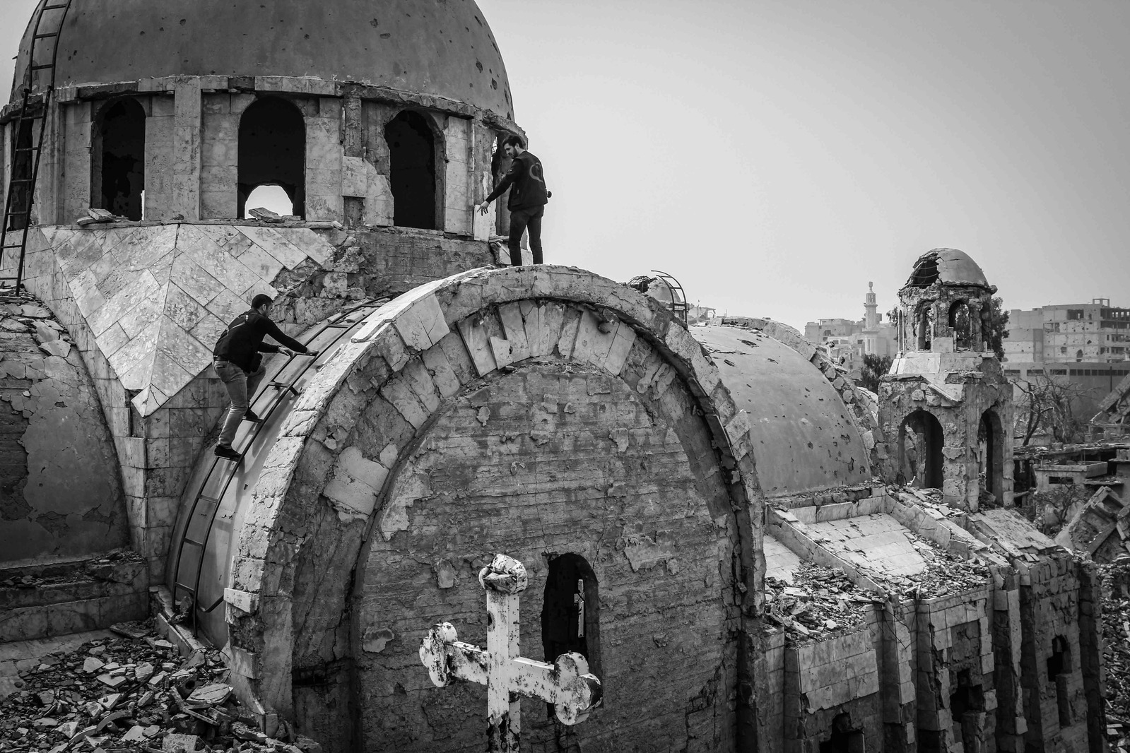 volontaires SOS église détruite